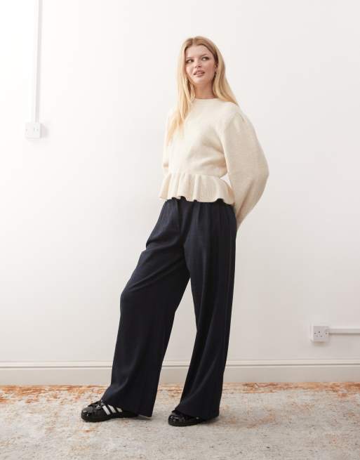 Monki - Pull volanté en maille avec ourlet à basque - Crème, 3 de 4