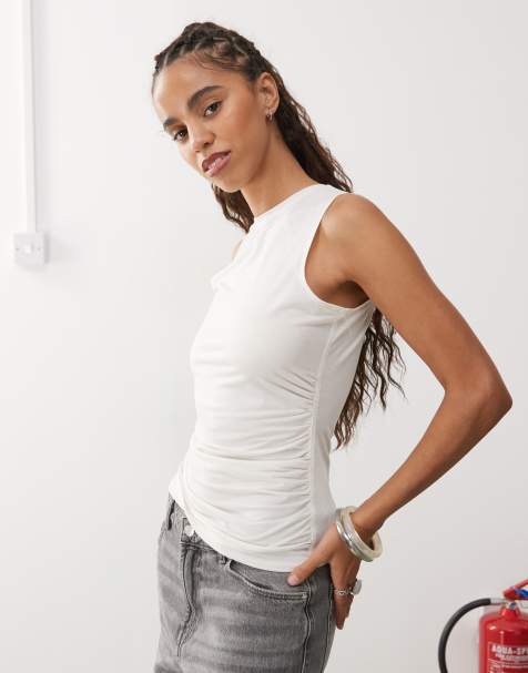 Monki - Råhvid og ærmeløs tanktop med rynkedetaljer i siderne - view 1