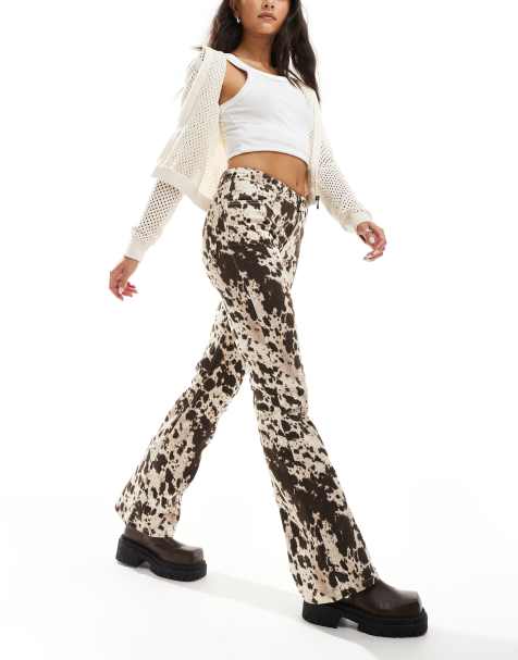 Monki - Regular-fit katoenen flare-broek met koeienprint in bruin - view 1