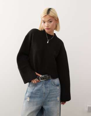 Monki - Relaxed Fit Pullover in Schwarz mit Rundhalsausschnitt