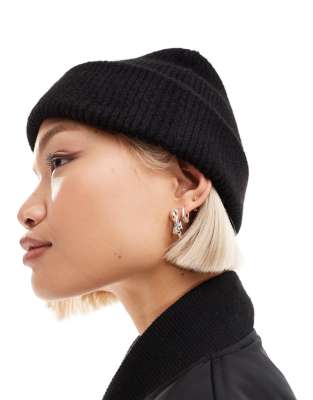 Shop Monki Ribbed Beanie Hat In Black