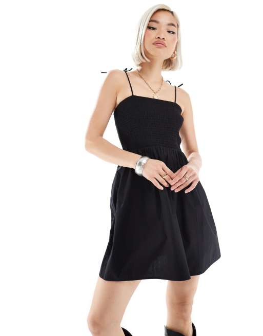 Monki - Robe babydoll courte avec corsage bandeau froncé - Noir
