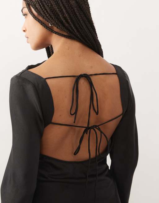 Monki - Robe courte virevoltante satinée à manches longues froissée avec dos nu à laçage - Noir, 4 de 4
