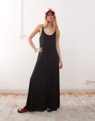 Monki - Robe longue fluide à bretelles - Noir