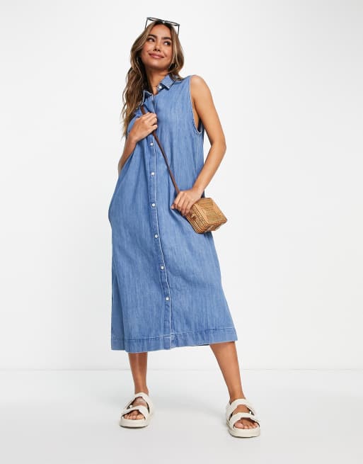 Monki - Robe mi-longue décontractée sans manches en jean à fermeture boutonnée - Bleu moyen délavé