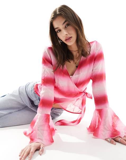 Monki – Rosa, krinklad, ombrefärgad, mönstrad blus med omlottdesign, knytning i midjan och utsvängda manschetter - view 1