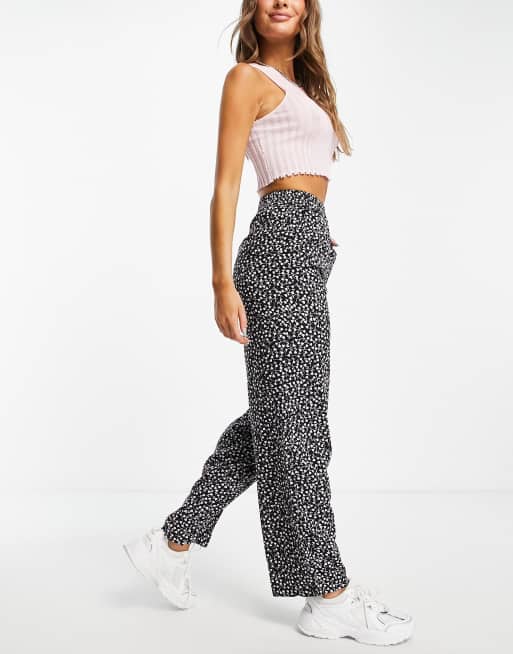 Monki - Rosie - Pantaloni a fondo ampio neri a fiori, 4 di 4