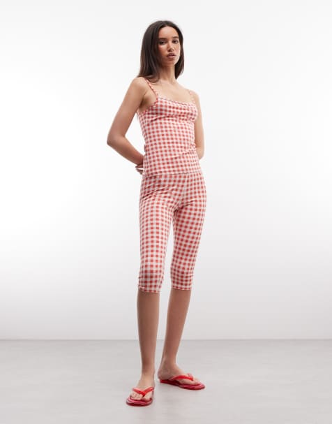 Monki – Rött, ginghamrutigt set med stretchiga capribyxor - view 1