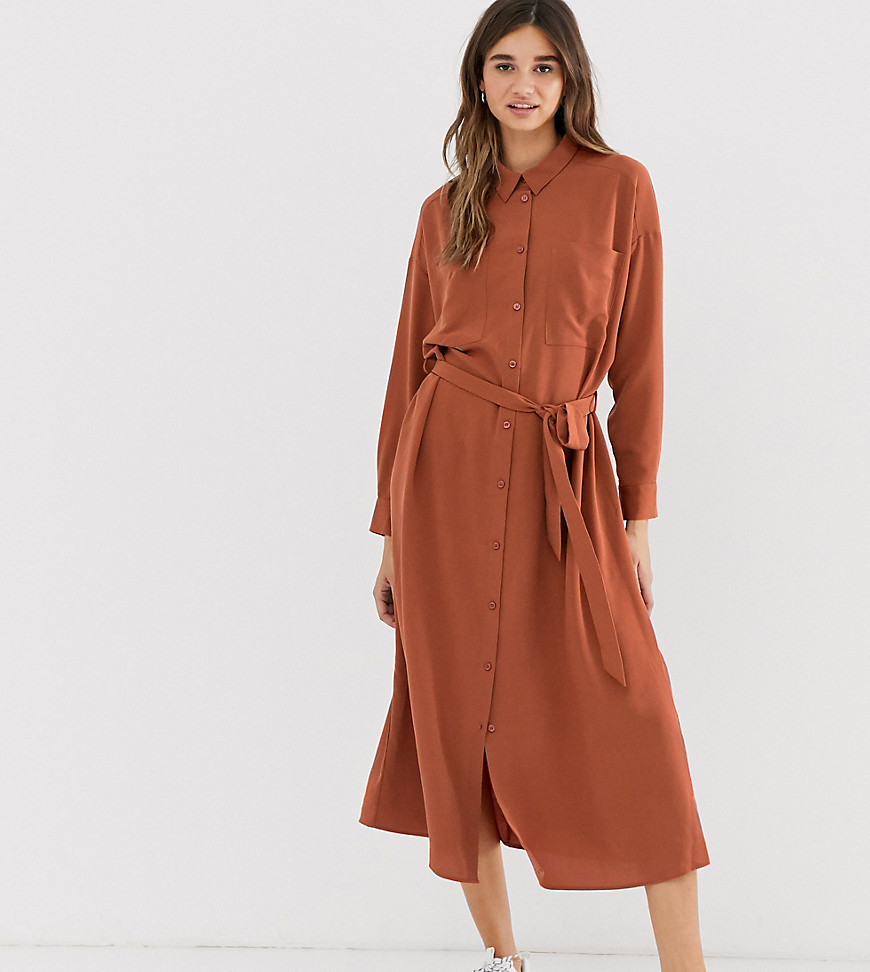 Monki – Rustfarvet midi-skjortekjole med bælte og lommer-Brun