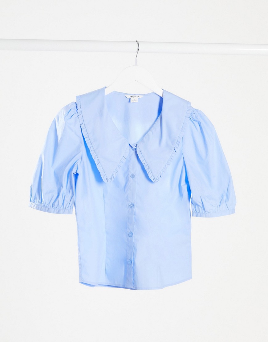 Monki – Sandra – Blå blus med puffärmar och krage