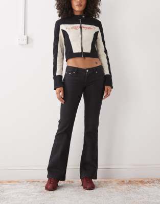 Monki - Schlagjeans in verwaschenem Schwarz