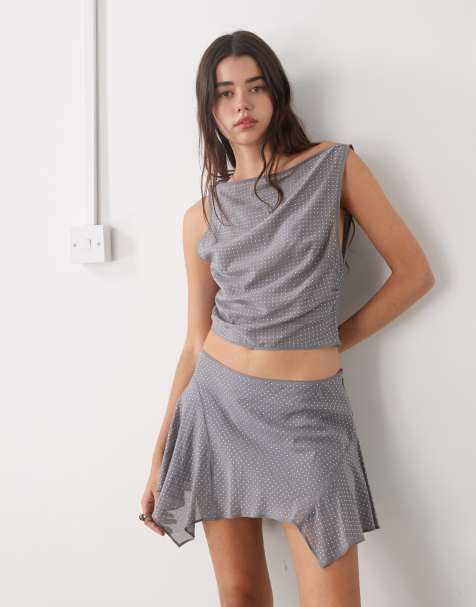 Monki – Schwingender Minirock in Grau mit Strassbesatz, Kombiteil - view 1