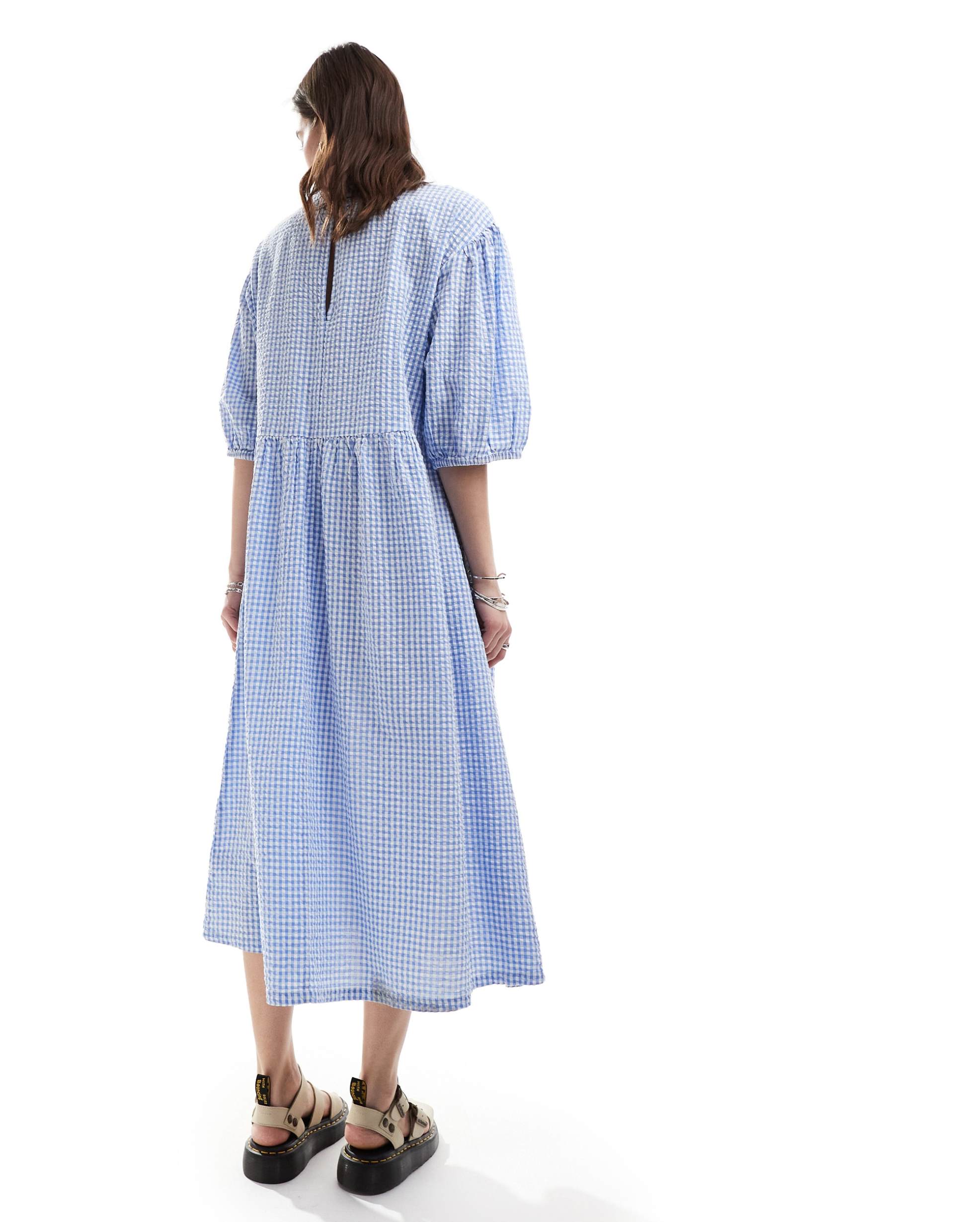 monki seersucker smock midi dress in blue and white gingham