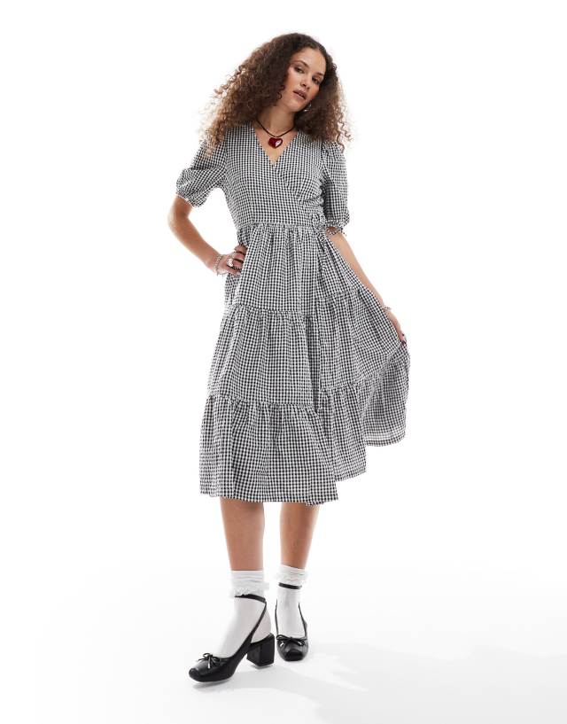 Monki - seersucker wrap midi dress with tiered layers in black and white gingham