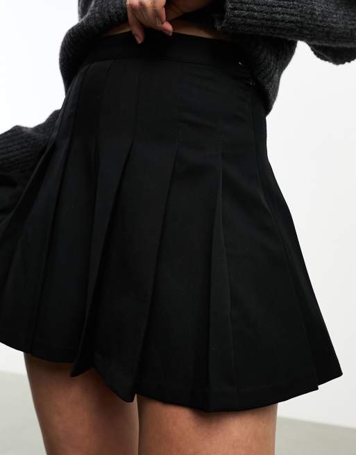 https://images.asos-media.com/products/monki-short-mini-pleated-skirt-in-black/205363053-4?$n_640w$&wid=513&fit=constrain