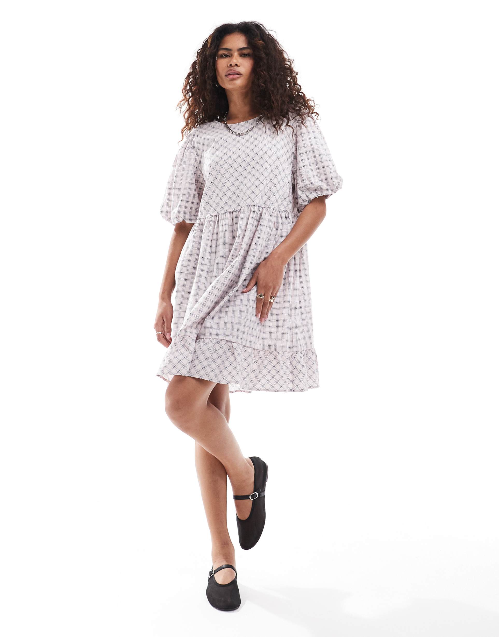 monki short sleeve smock mini dress in pink check