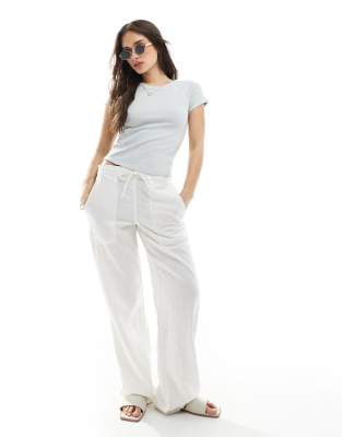 Monki Shrunken Slim Fit Tee With Contrast Stitching In Gray