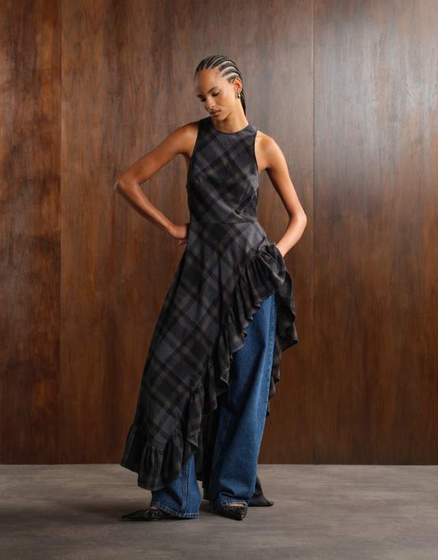 black and plaid dress Monki sleeveless maxi with asymmetric ruffle hem in dark gray print Polyester/Rayon. STYLE-HALTER Polka Dot Maxi Dress: Color:BOD49