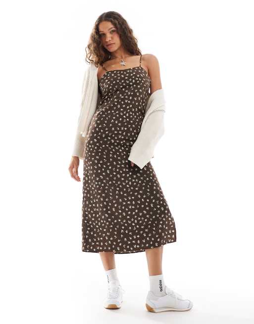 Monki - Soepele maxi-jurk met bruine fijne bloemenprint