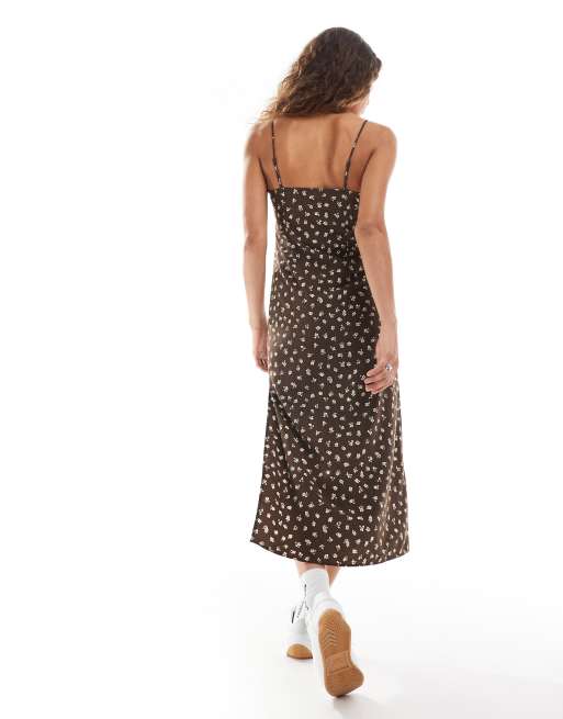 Monki Soepele maxi-jurk met bruine fijne bloemenprint ASOS