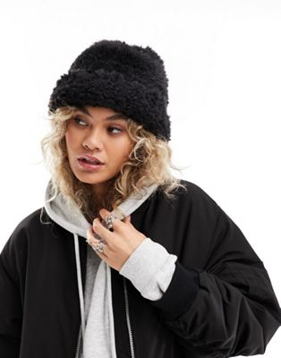Monki soft faux fur hat in black - ASOS Price Checker