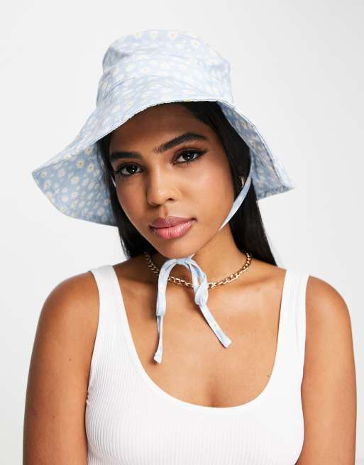 Monki – Sonnenhut mit Blümchenprint in Blau und Schnürdetail am Kinn, 4 von 4