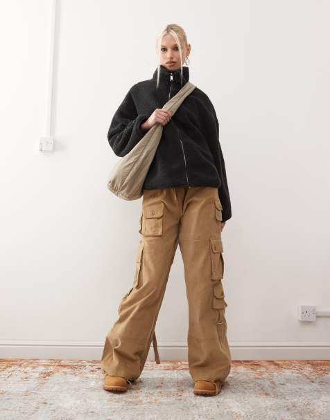 Monki - Sort fleece med lynlås, lange ærmer og kontrasterende detaljer - view 1