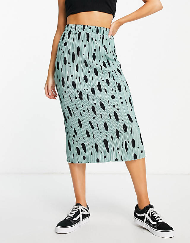 Monki - spot print pleated midi skirt in multi - mblue