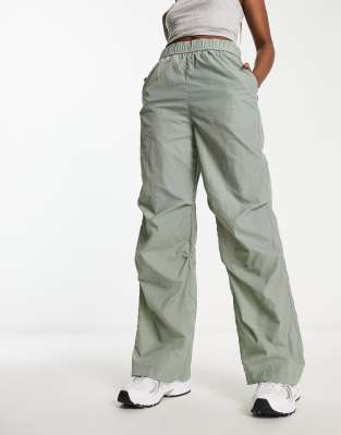 straight leg parachute pants in sage-Green