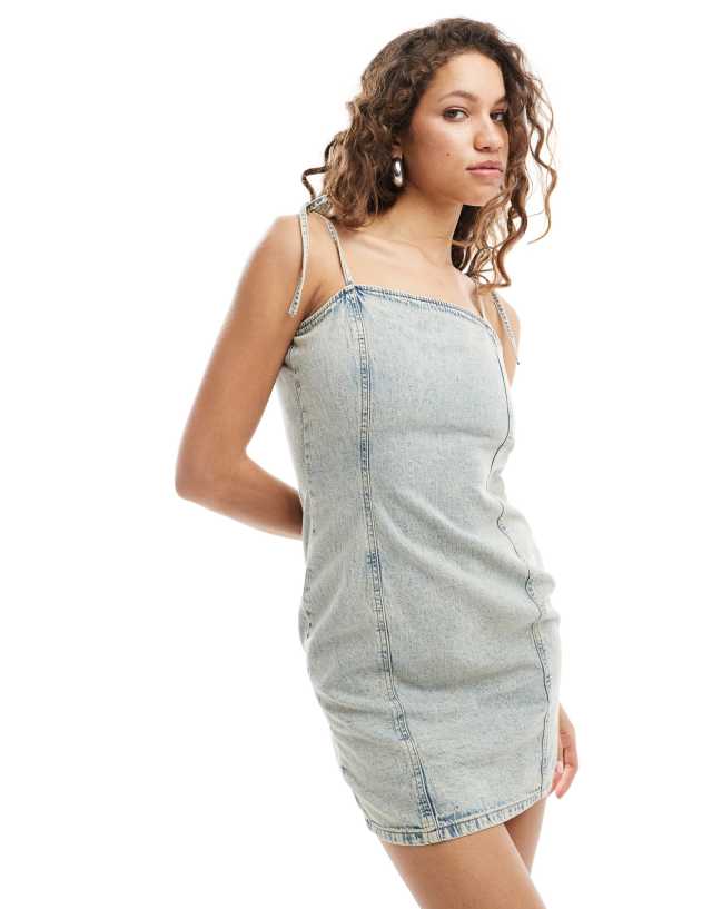 Monki - strappy tie up mini denim dress in beige tint