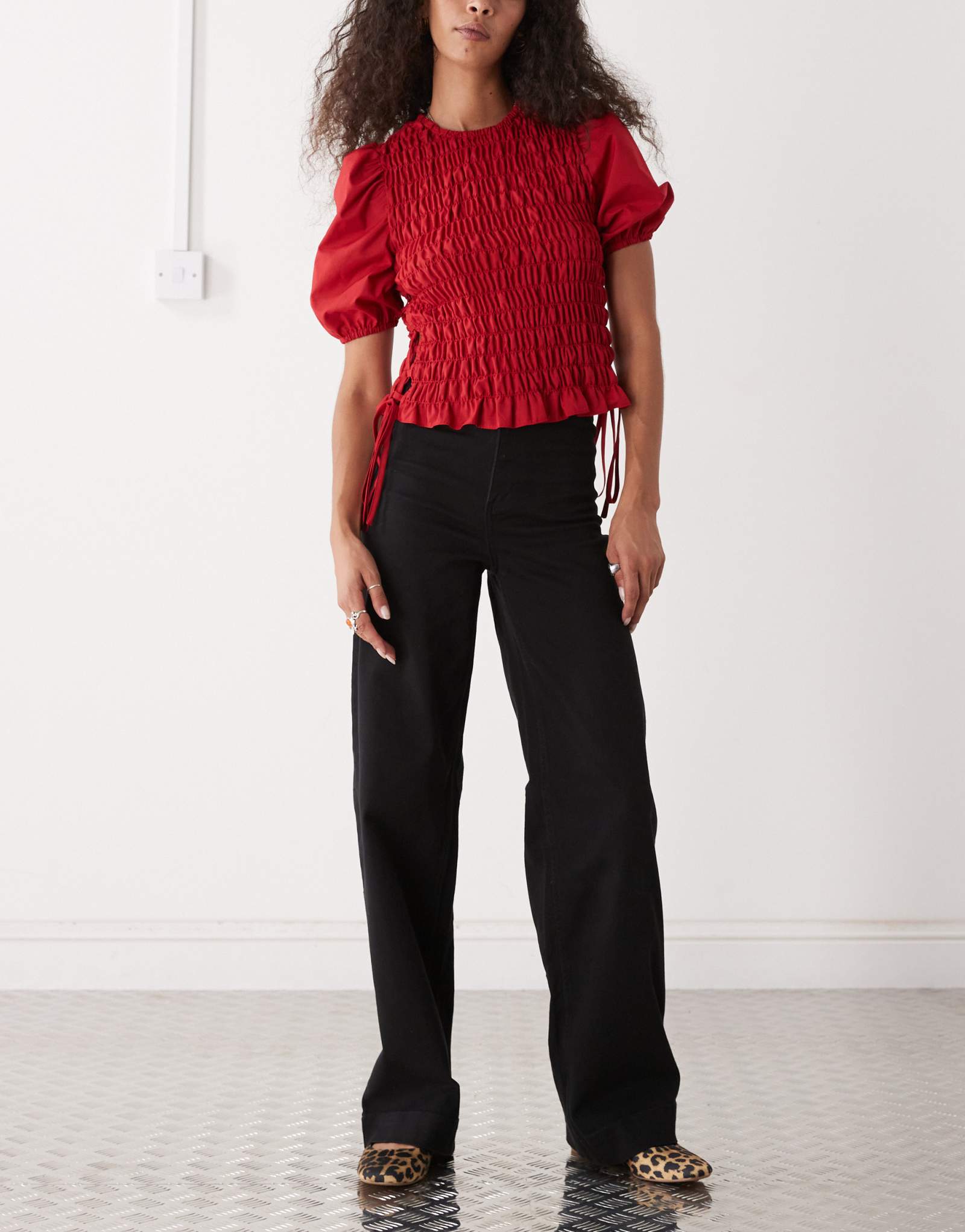 Широкие брюки из стрейчевого хлопка Monki черного цвета