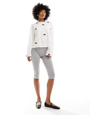stretch cropped capri pants in heather gray