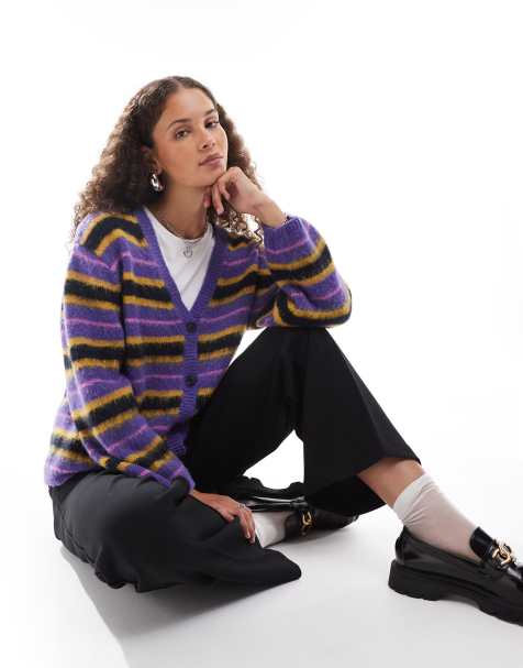 Monki – Strickjacke aus flauschigem Garn in Lila und Schwarz gestreift mit V-Ausschnitt - view 1