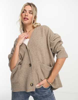 Monki - Strickjacke in Braun mit Knopfleiste