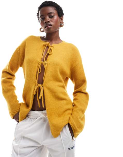 Monki – Strickjacke in Gelb meliert mit Schnürung vorne - view 1