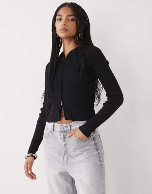 Monki - Strickjacke in Schwarz mit Kapuze und Reißverschluss