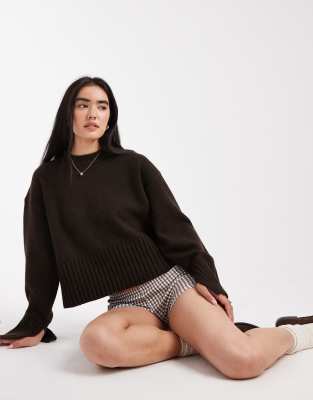 Monki - Strickpullover in dunklem Schokobraun mit Rundhalsausschnitt, gerippten Bündchen und Saumdetail-Brown