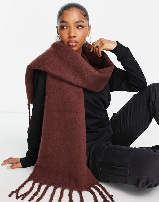 Monki – Strickschal in Braun
