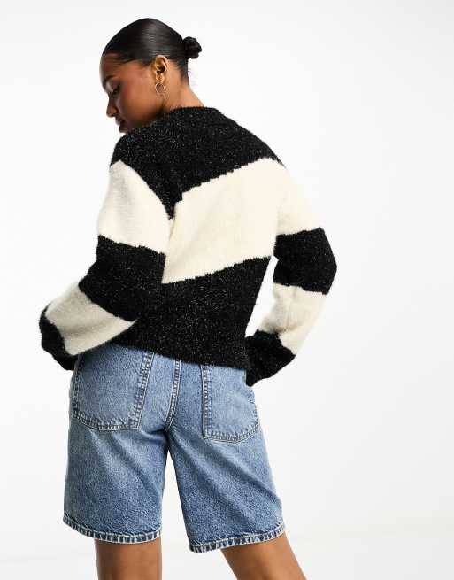 Monki - Strikket sweater med store ærmer og glimmer i stribet sort og hvidt garn, 4 af 4