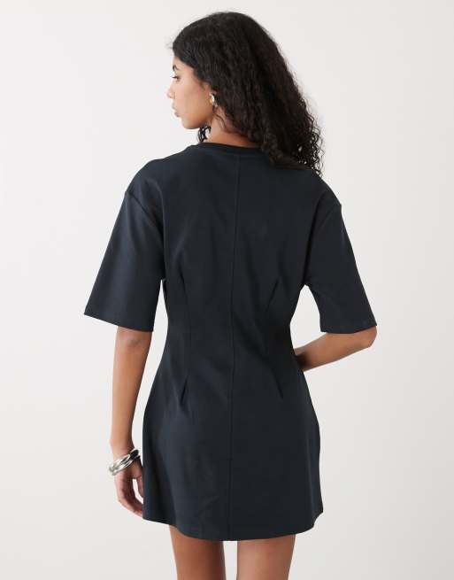 Monki structured cinched waist t-shirt mini dress in black, 3 of 4