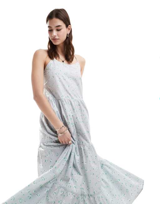 Monki - Sundress i maxilængde med niveauinddelte lag og stropper samt lav ryg i blå med småblomstret print