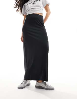 super soft maxi skirt in black