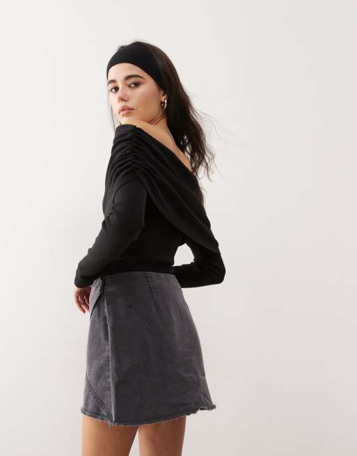 Monki – Svart, tvättad, plisserad minikjol med stjärna framtill, 5 av 5