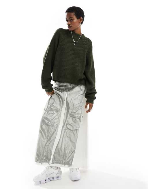 Monki – Sweter z prążkowanej dzianiny w kolorze khaki