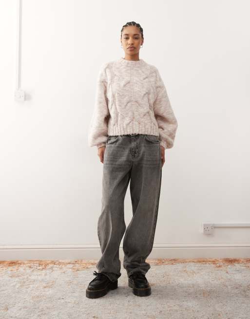 Monki – Szaroróżowy sweter o warkoczowym splocie, 2 z 4
