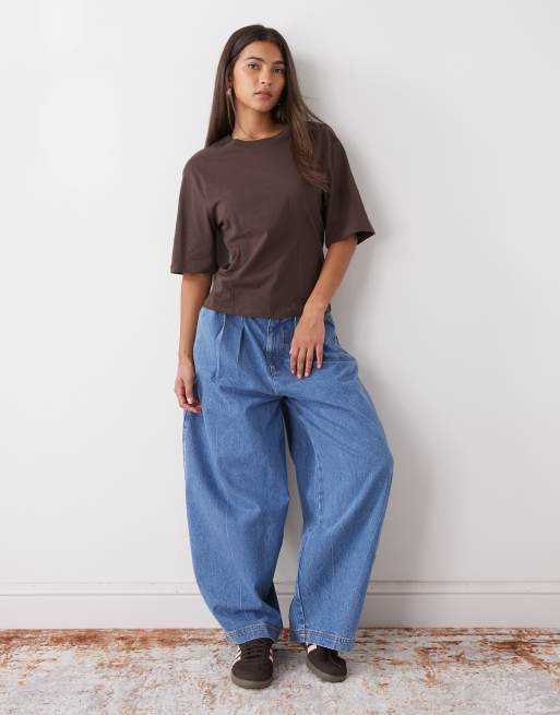 Monki – T-Shirt in Schokobraun mit geraffter Taille , 2 von 4