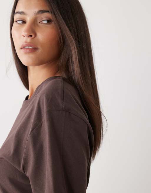 Monki – T-Shirt in Schokobraun mit geraffter Taille , 4 von 4