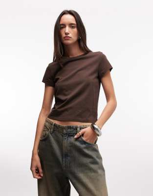 Monki - T-Shirt in Schokoladenbraun-Brown