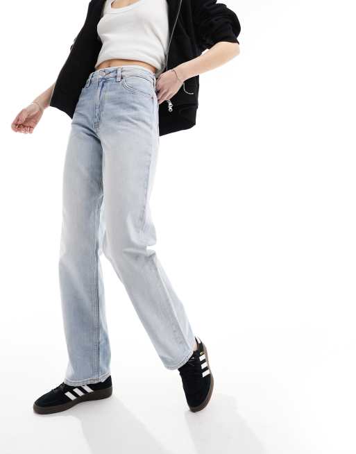 Monki – Taiki – Jasnoniebieskie mom jeans z wysokim stanem