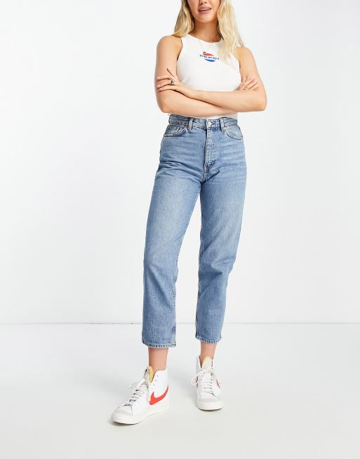 Monki – Taiki – Jasnoniebieskie mom jeans z wysokim stanem, 4 z 4